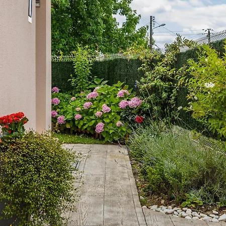 Le Petit - Pessac, Bordeaux *